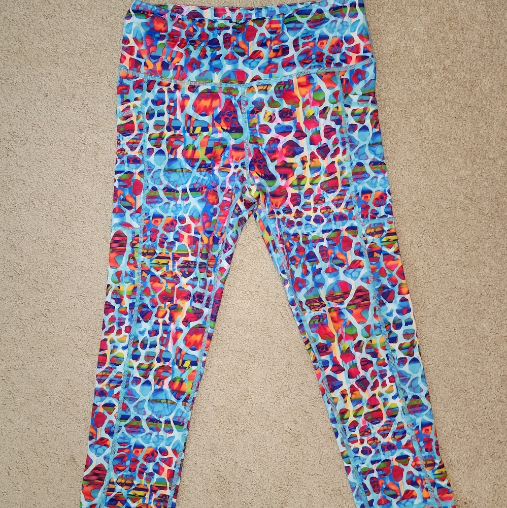 CVG Exotic capri length leggings in size S